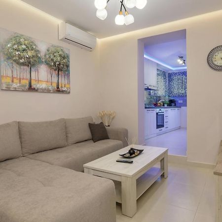 Evia'S Apartment - New Apartment In Town! ไซคิย์นธอสทาวน์ ภายนอก รูปภาพ