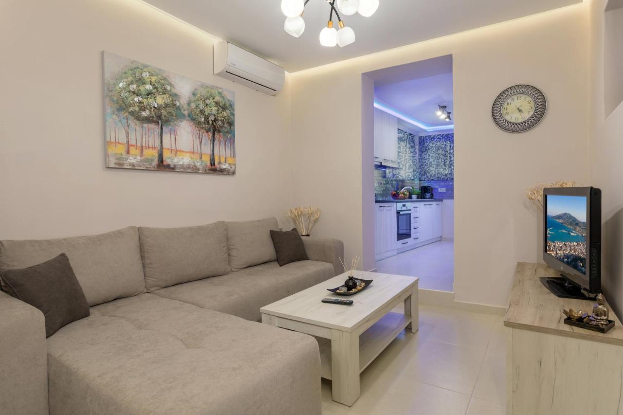 Evia'S Apartment - New Apartment In Town! ไซคิย์นธอสทาวน์ ภายนอก รูปภาพ