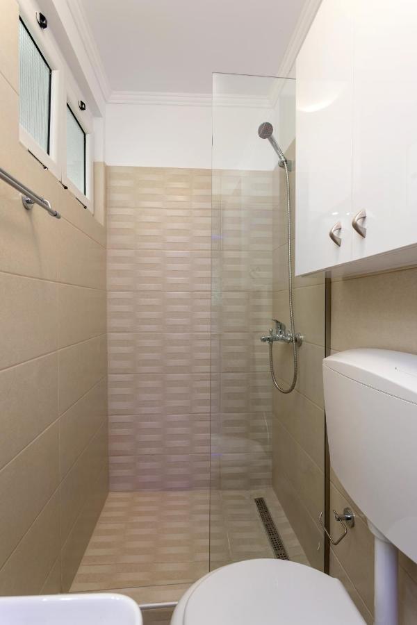 Evia'S Apartment - New Apartment In Town! ไซคิย์นธอสทาวน์ ภายนอก รูปภาพ