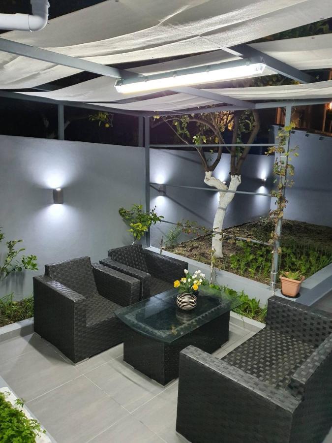 Evia'S Apartment - New Apartment In Town! ไซคิย์นธอสทาวน์ ภายนอก รูปภาพ