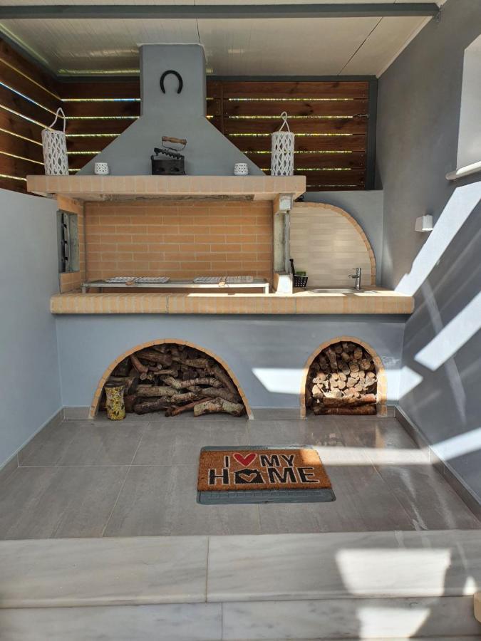 Evia'S Apartment - New Apartment In Town! ไซคิย์นธอสทาวน์ ภายนอก รูปภาพ